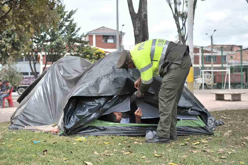 ¿Carpas para detenidos de la URI?