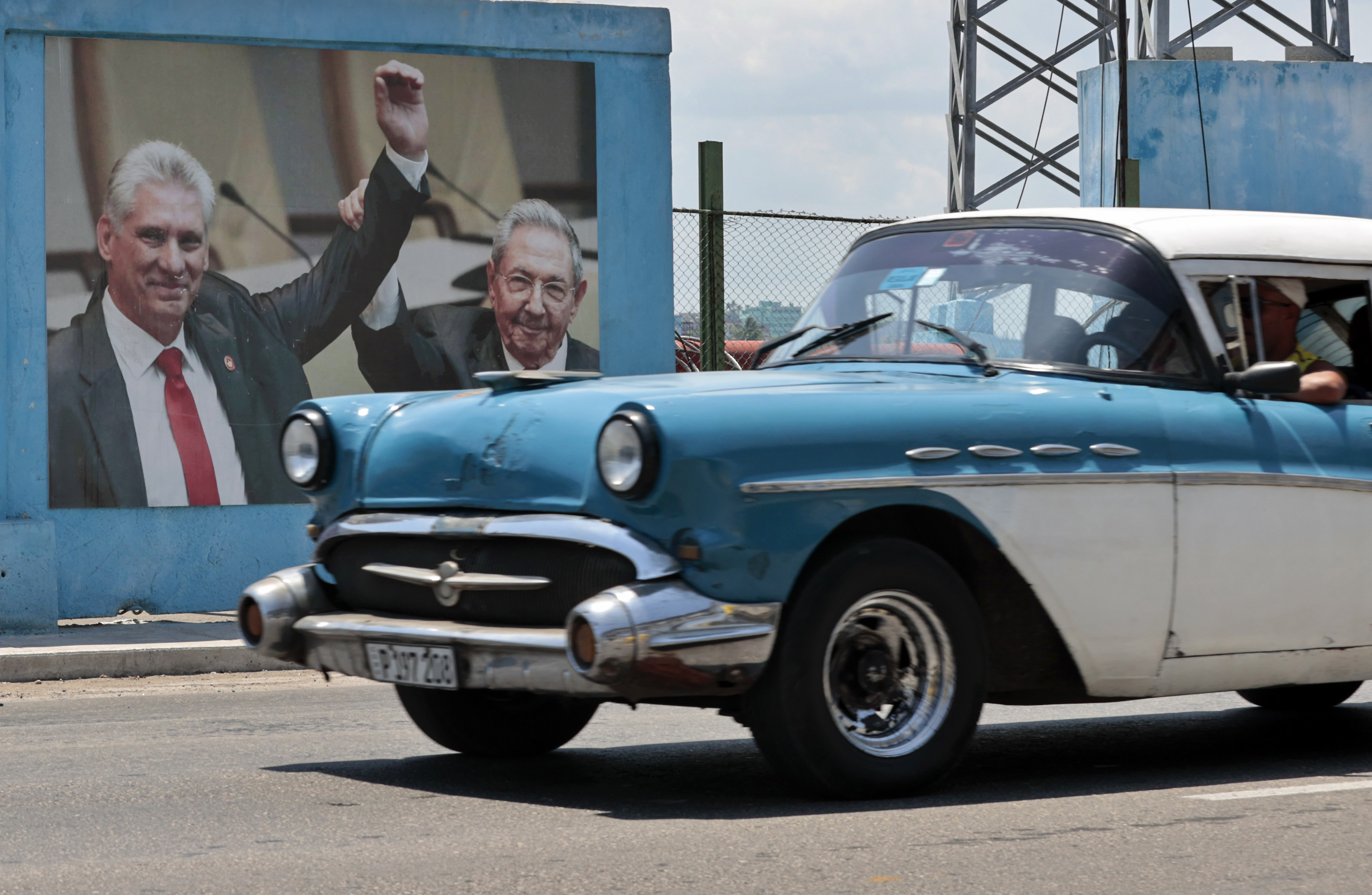 Cuba aprueba ley que regula los contenidos de los medios de comunicación