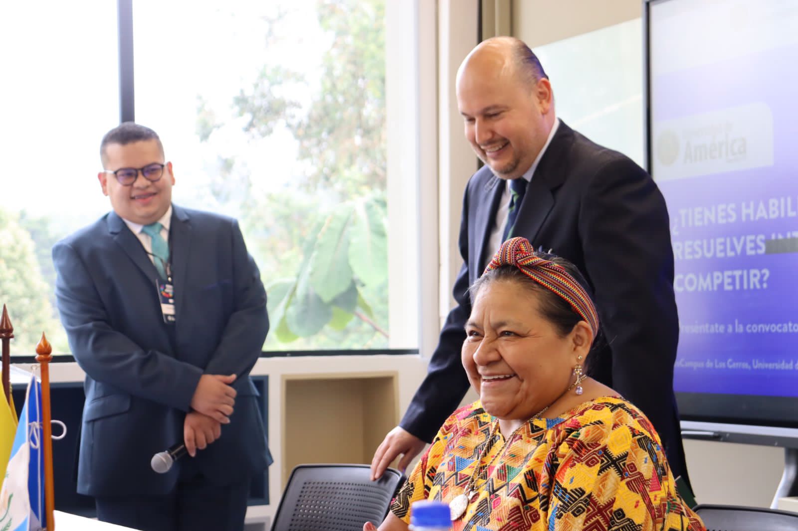 Rigoberta Menchú Tum fue una de las invitadas al diálogo sobre retos del desarrollo sostenible al 2050.