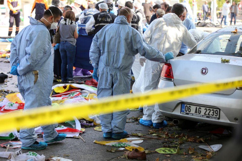 Gritos, lágrimas y sangre en la estación de Ankara tras el atentado