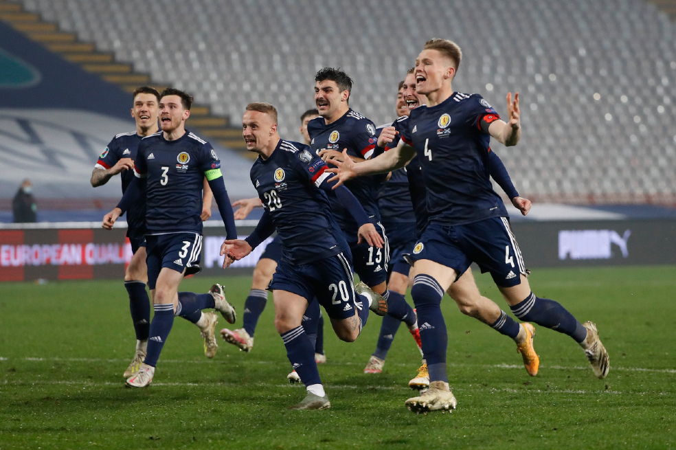 Escocia venció a Serbia por penaltis y se clasificó a la Eurocopa 2021.