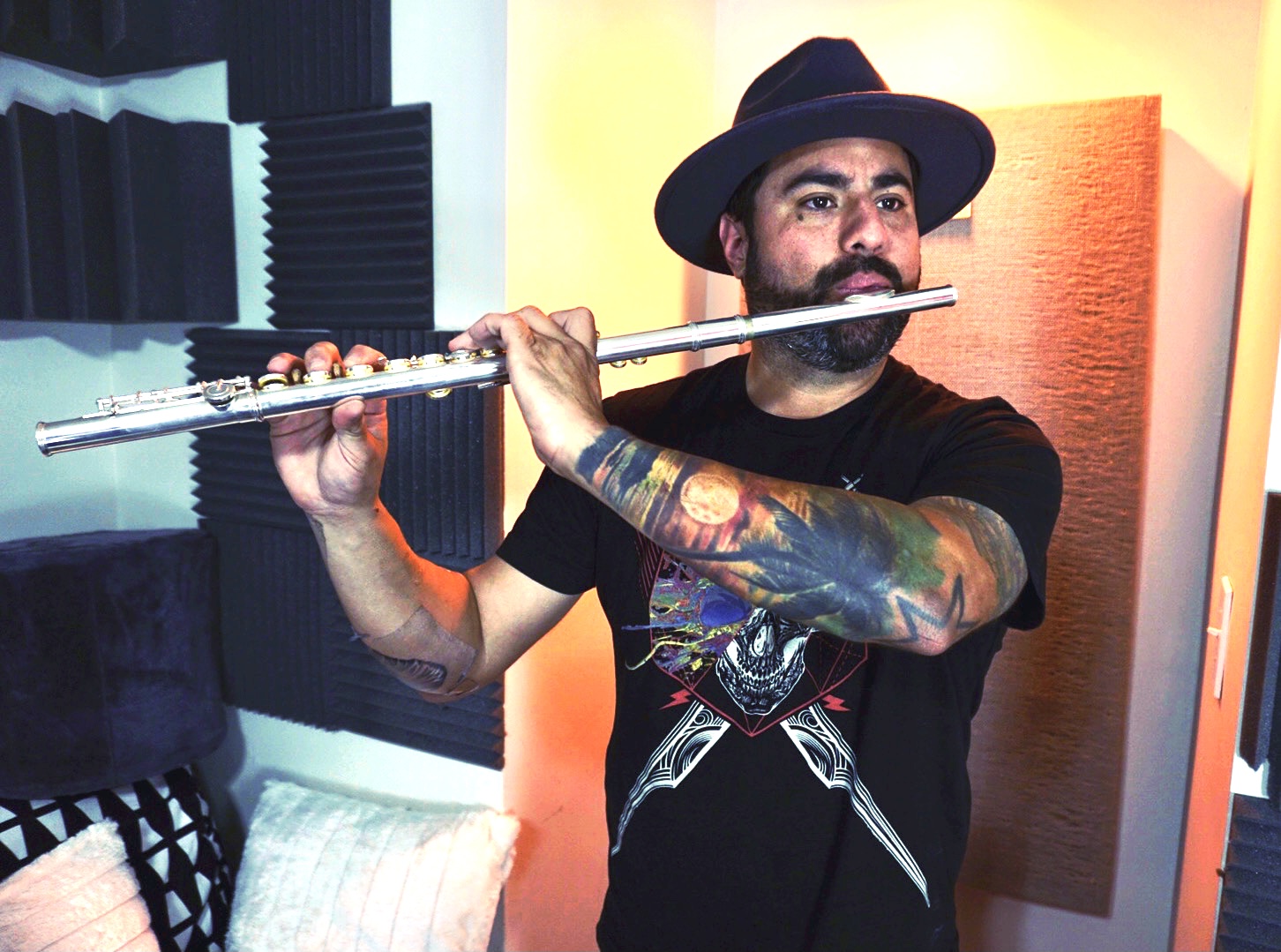 Eric Chacón lanza “Cosmic 305”, su debut como compositor