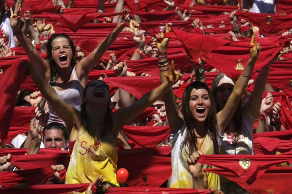 España dio inicio a la celebración de los sanfermines