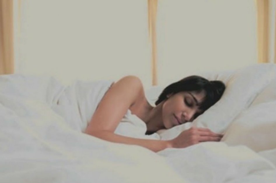 ¿Por qué es común dormir mal en un lugar nuevo?
