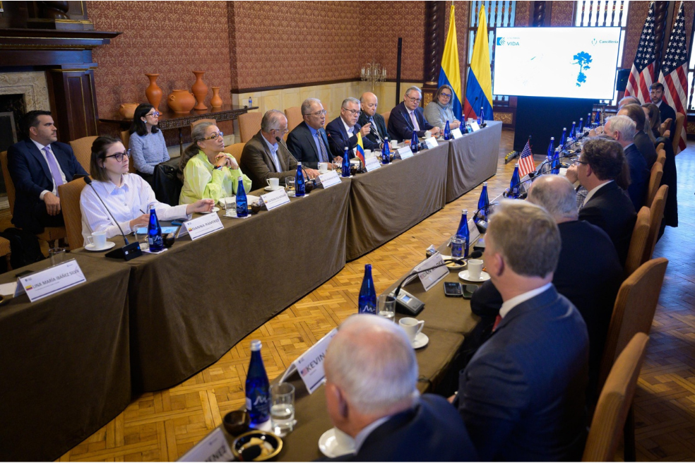Gobierno habló de paz y lucha antidrogas con delegación de congresistas estadounidenses