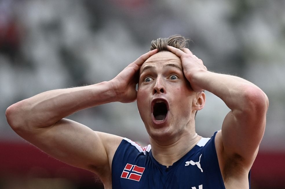 Karsten Warholm detuvo el reloj en 45' 94 segundos en la prueba de los 400 metros con vallas. Una plusmarca histórica en la que el noruego batió su propio récord. La cara de asombro de Warholm fue uno de los momentos más recordados de todos los Juegos Olímpicos.