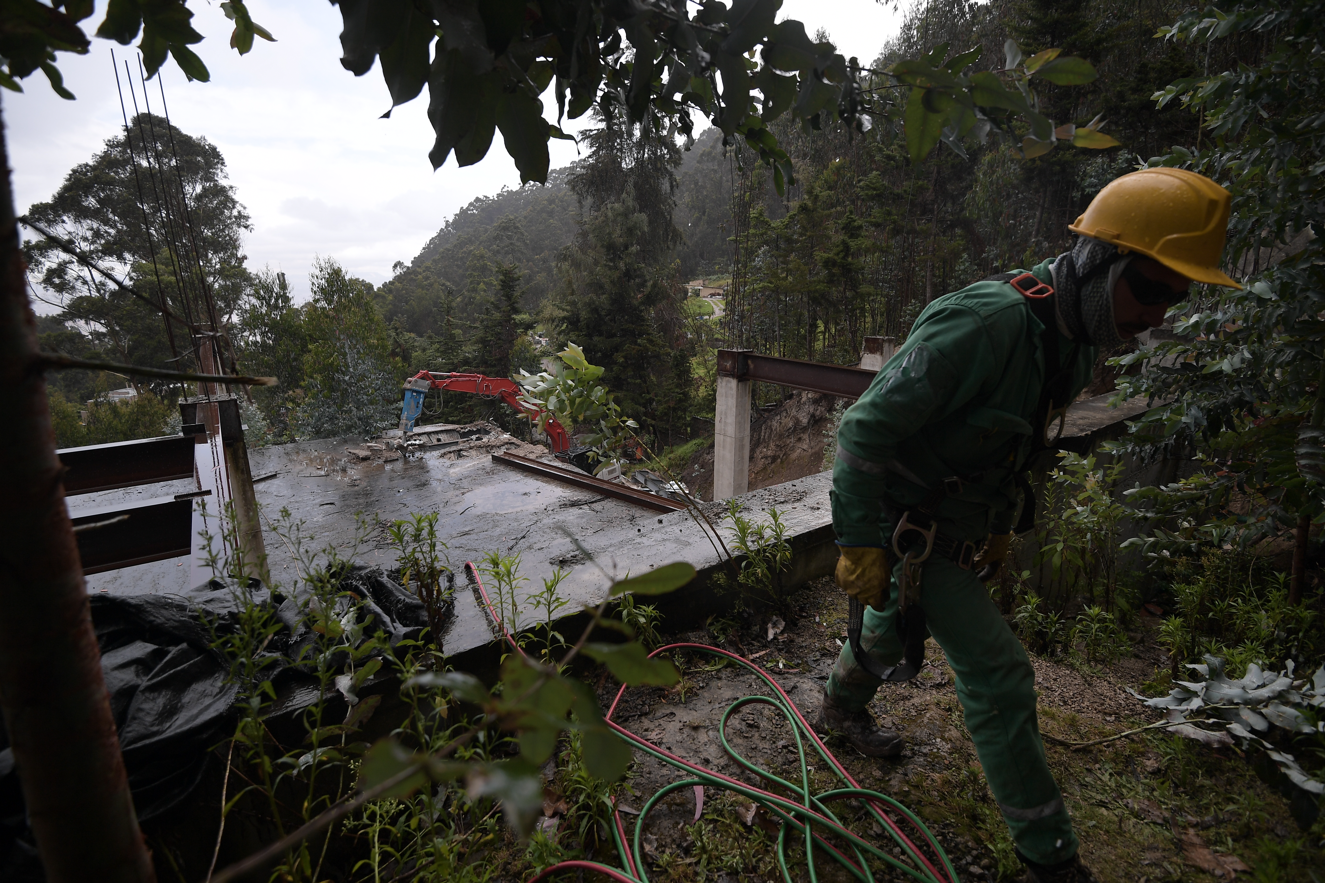La eterna batalla para sacar las mansiones de los cerros orientales