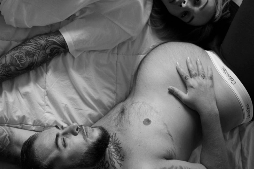 ¡Que viva el amor! Un modelo trans embarazado es la imagen de Calvin Klein
