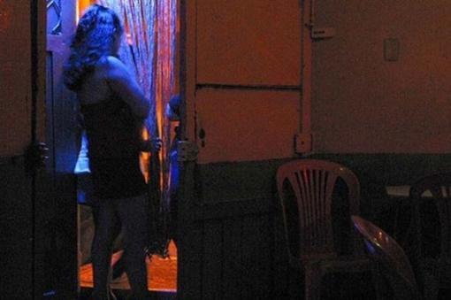 Por ley, prostíbulos estarán obligados a proveer condones a trabajadores sexuales