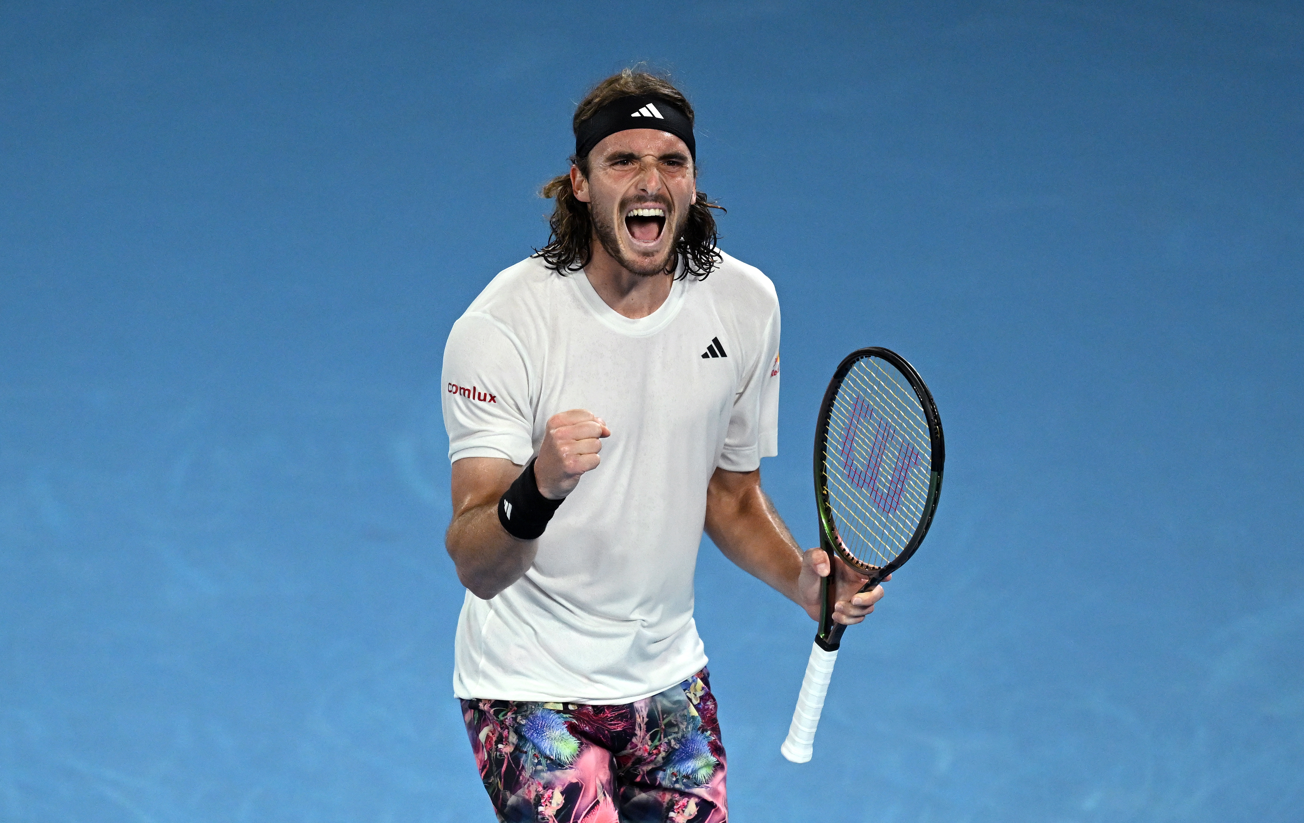 Melbourne (Australia), 24/01/2023.- Stefanos Tsitsipas of Greece reacts during his quarter final match against Jiri Lehecka of the Czech Republic at the Australian Open tennis tournament in Melbourne, Australia 24 January 2023. (Tenis, Abierto, República Checa, Grecia) EFE/EPA/LUKAS COCH AUSTRALIA AND NEW ZEALAND OUT