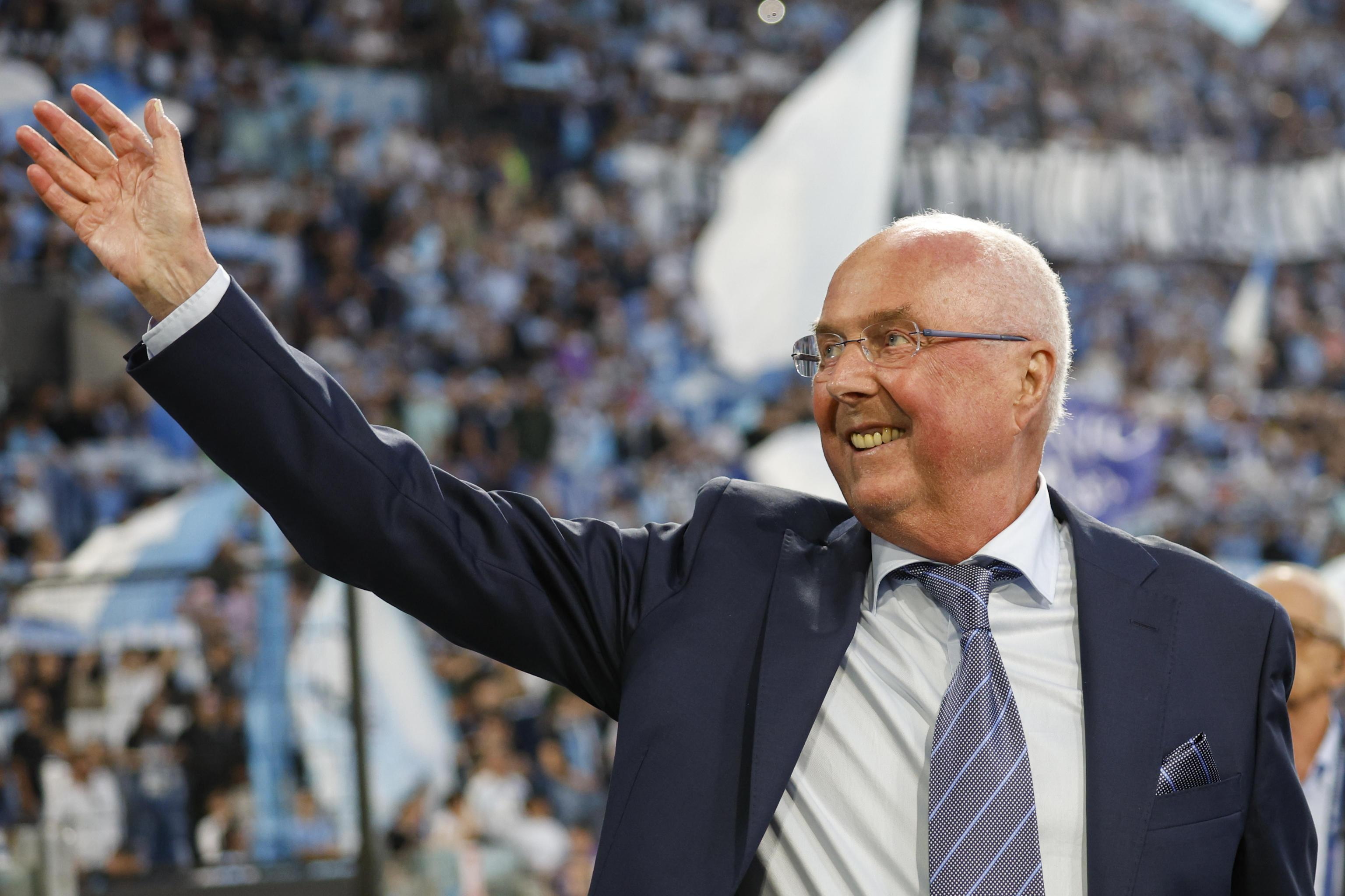 Rome (Italy), 26/05/2024.- (FILE) - Former Lazio manager Sven-Goran Eriksson waves to fans before the Italian Serie A soccer match of SS Lazio against US Sassuolo Calcio, in Rome, Italy, 26 May 2024 (reissued 26 August 2024). Eriksson has died on 26 August 2024 at the age of 76, his agent has announced. (Italia, Roma) EFE/EPA/FABIO FRUSTACI