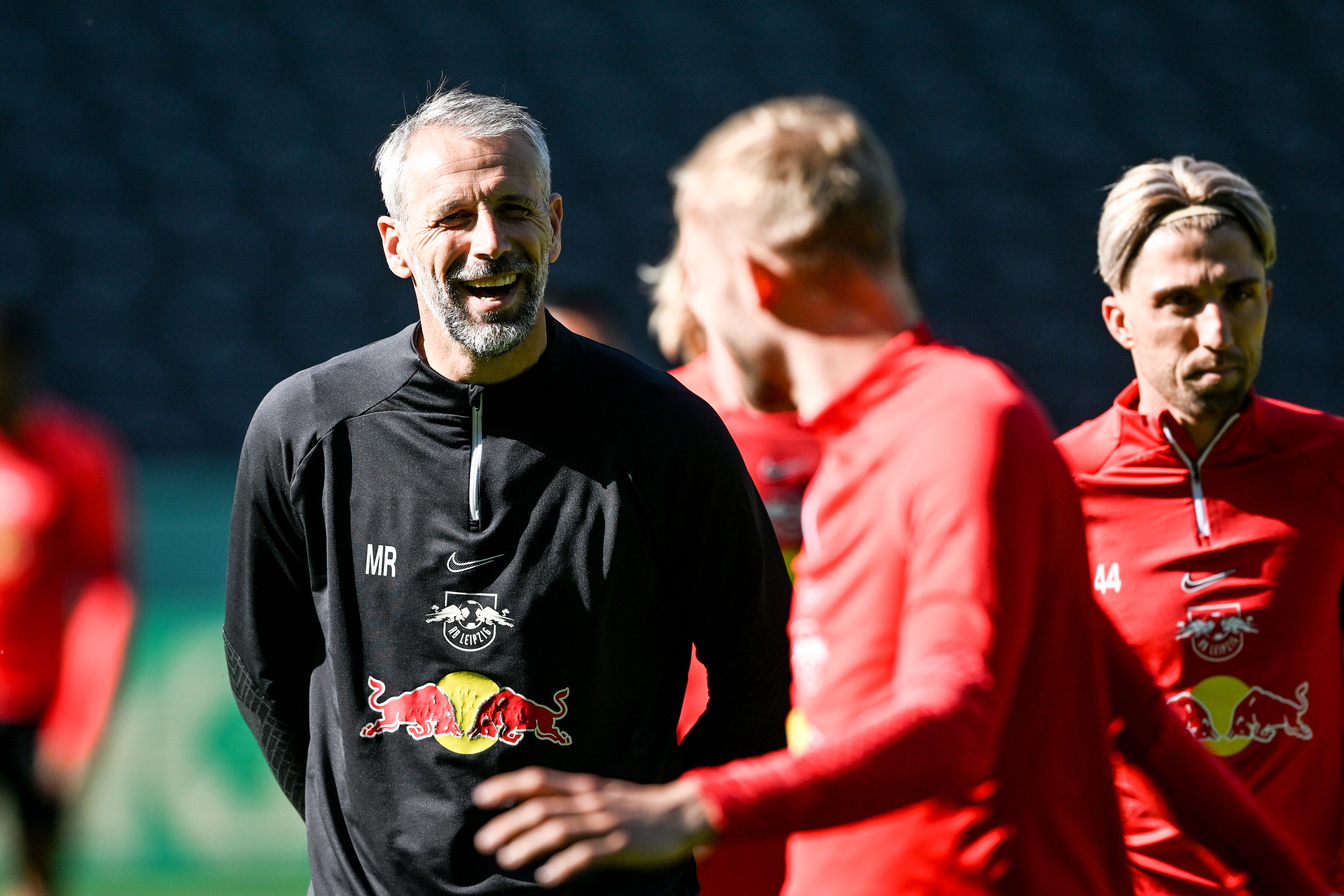 Berlin (Germany), 02/06/2023.- Leipzig'Äôs head coach Marco Rose (L) attends a training session prior to the DFB Cup final in Berlin, Germany, 02 June 2023. RB Leipzig will face Eintracht Frankfurt in the German DFB Cup final soccer match on 03 June 2023 in Berlin. (Alemania) EFE/EPA/Filip Singer