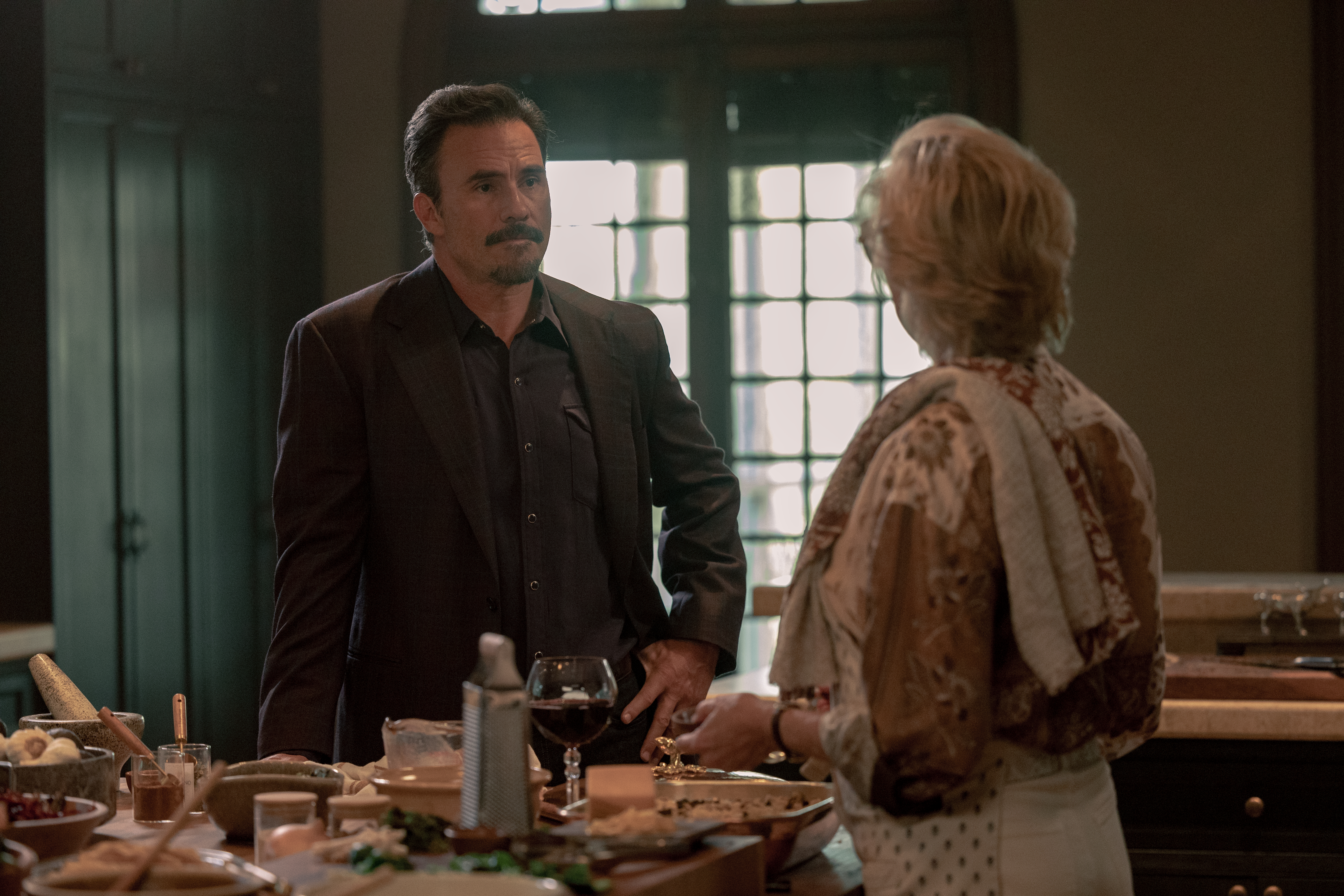 Juan Pablo Raba es Joaquin en Dutton Ranch.