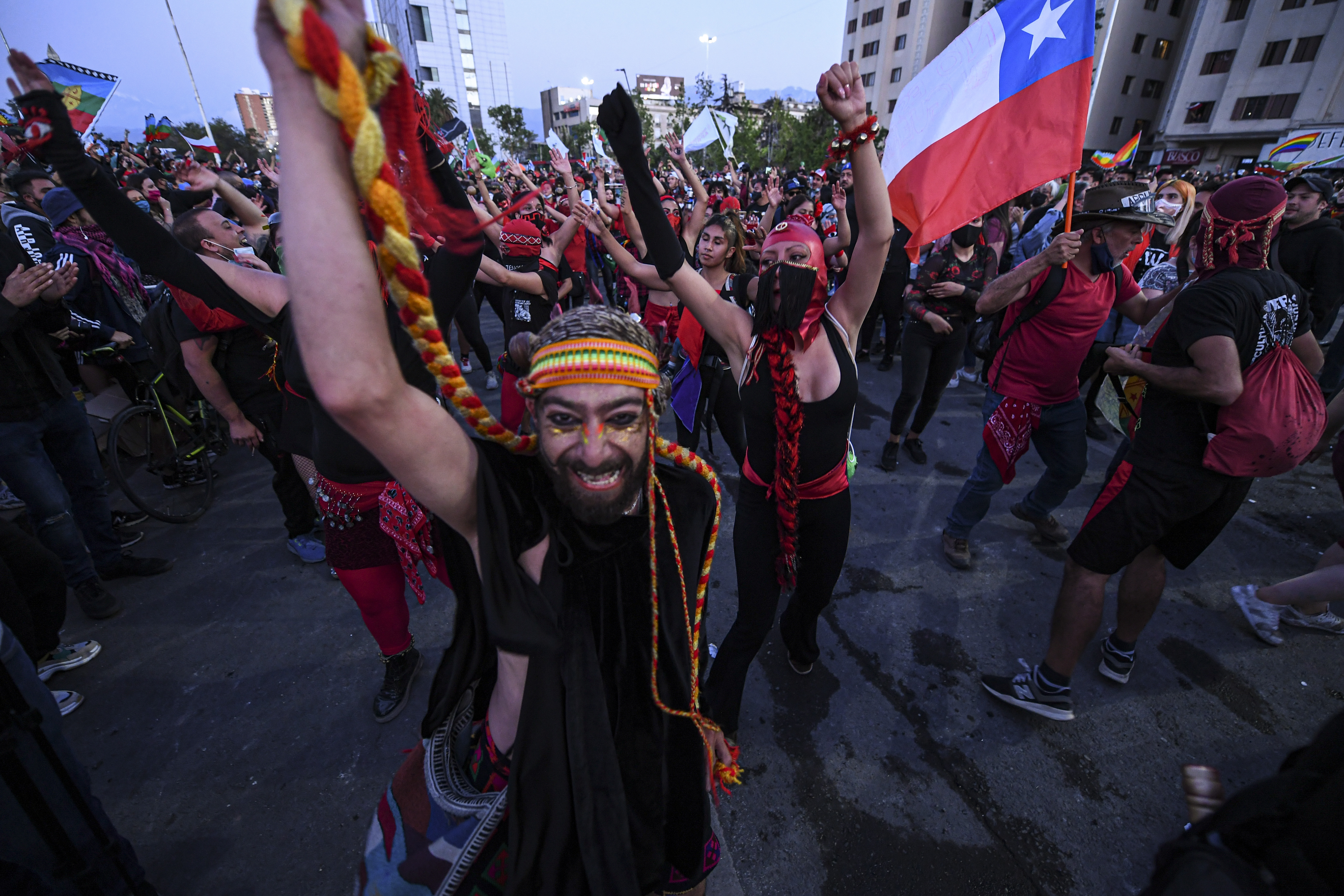 En un plebiscito histórico, Chile decidió dejar atrás la Constitución heredada de Pinochet