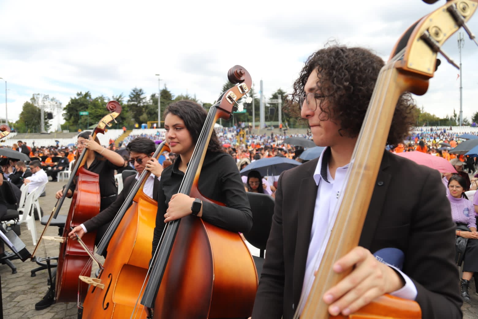 En el concierto los participantes también interpretaron otras obras como el Fragmento de la 9na Sinfonía de Beethoven (1824) (Himno de la alegría), Palomita de la Paz, Canción con todos (1969) y Latinoamérica (2010), entre otras.
