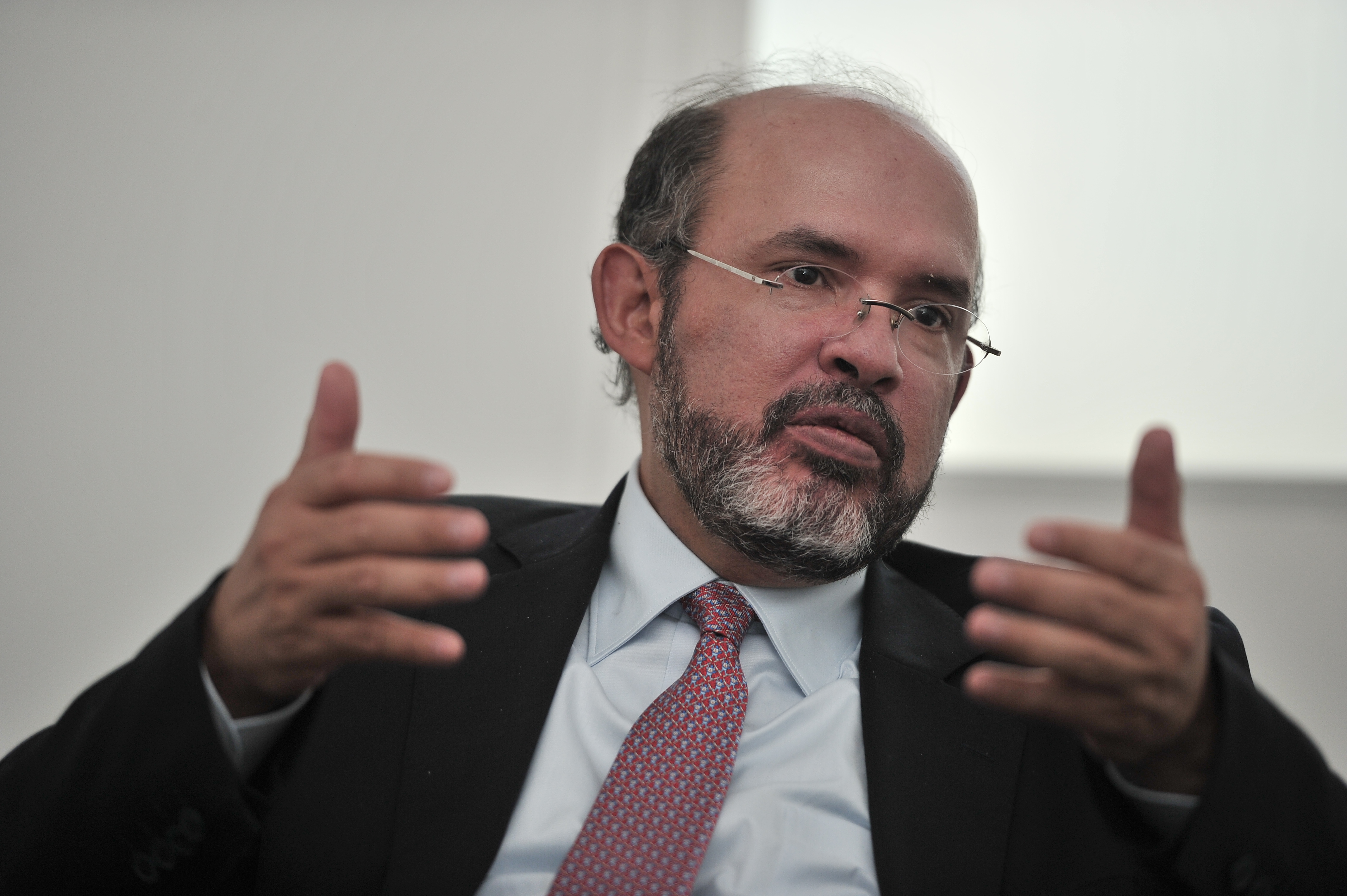 Abogado, magistrado Sala Administrativa del Consejo Superior de la Judicatura.