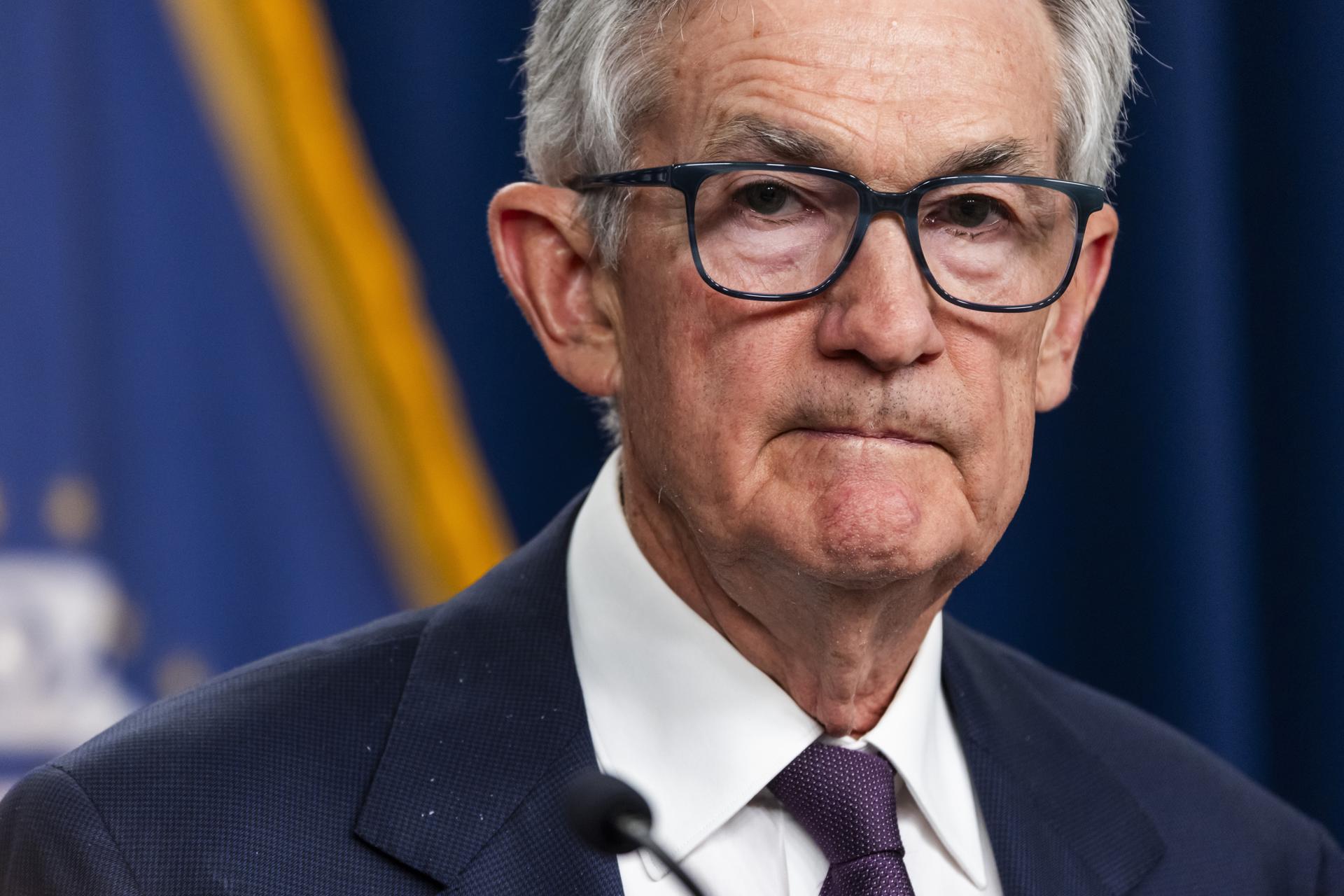 WASHINGTON (United States), 07/05/2025.- US Chair of the Federal Reserve Jerome Powell announces the Fed will not change interest rates following their two-day policy conference in Washington, DC USA, 07 May 2025. US President Donald Trump has clashed recently with Chair Powell, calling on him to lower interest rates in the wake of Trump's tariffs. EFE/EPA/JIM LO SCALZO