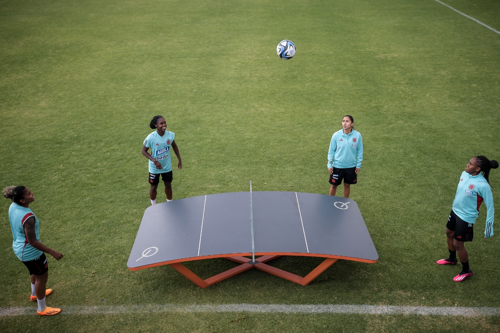 Colombia disputará el Grupo H del Mundial femenino junto a Alemania, Marruecos y Corea del Sur. El primer partido será el 24 de julio contra las asiáticas, el 30 de julio contra las europeas y finalizará el 3 de agosto contra las africanas.