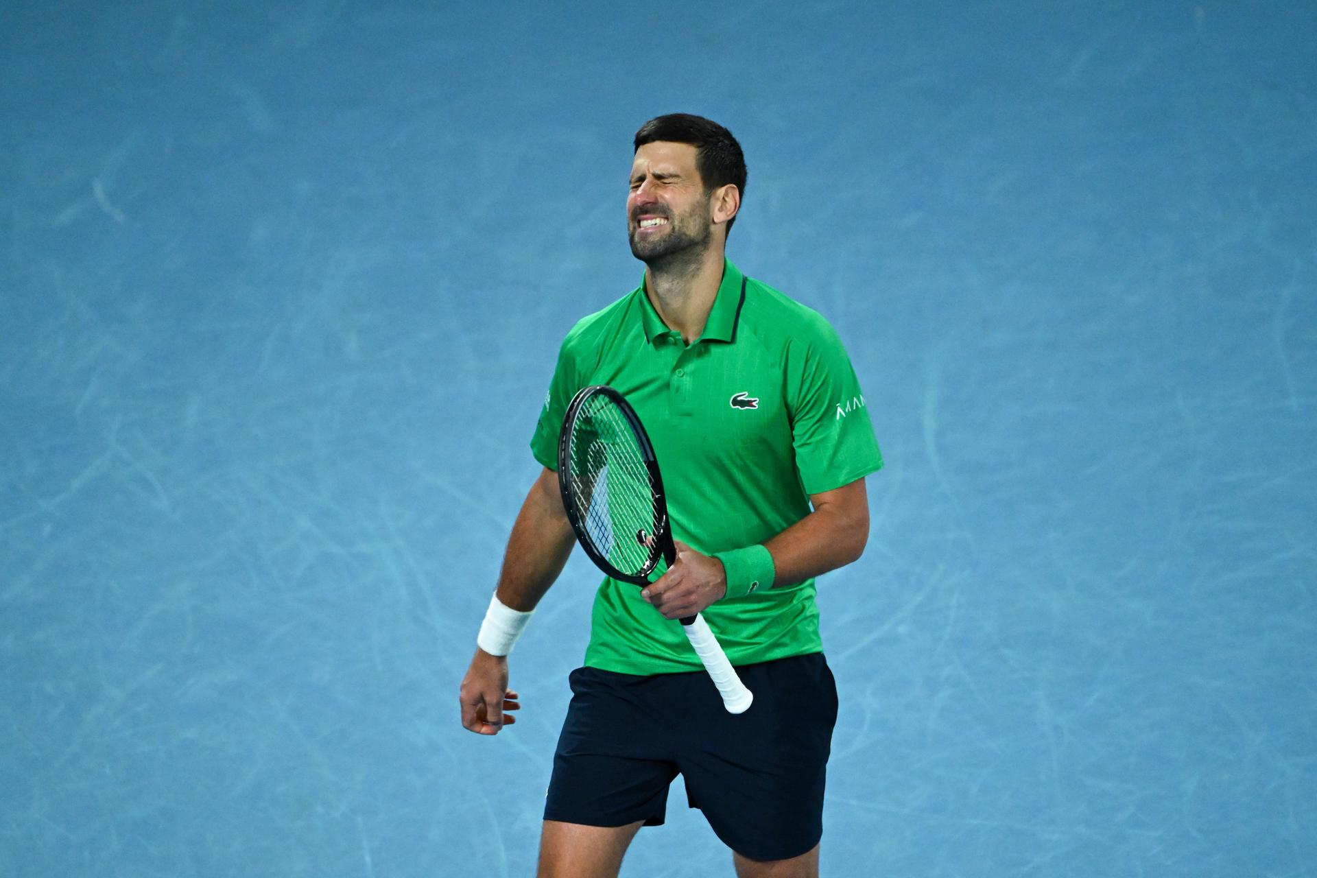 MELBOURNE (Australia), 01/02/2026.- Novak Djokovic of Serbia grimaces during the Men’s Singles final match against Carlos Alcaraz of Spain at the Australian Open tennis tournament in Melbourne, Australia, 01 February 2026. (Tenis, España) EFE/EPA/JAMES ROSS AUSTRALIA AND NEW ZEALAND OUT

