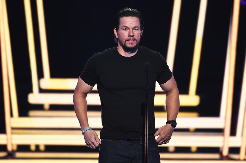 Mark Wahlberg dona el millón de dólares por el que fue criticado en Hollywood