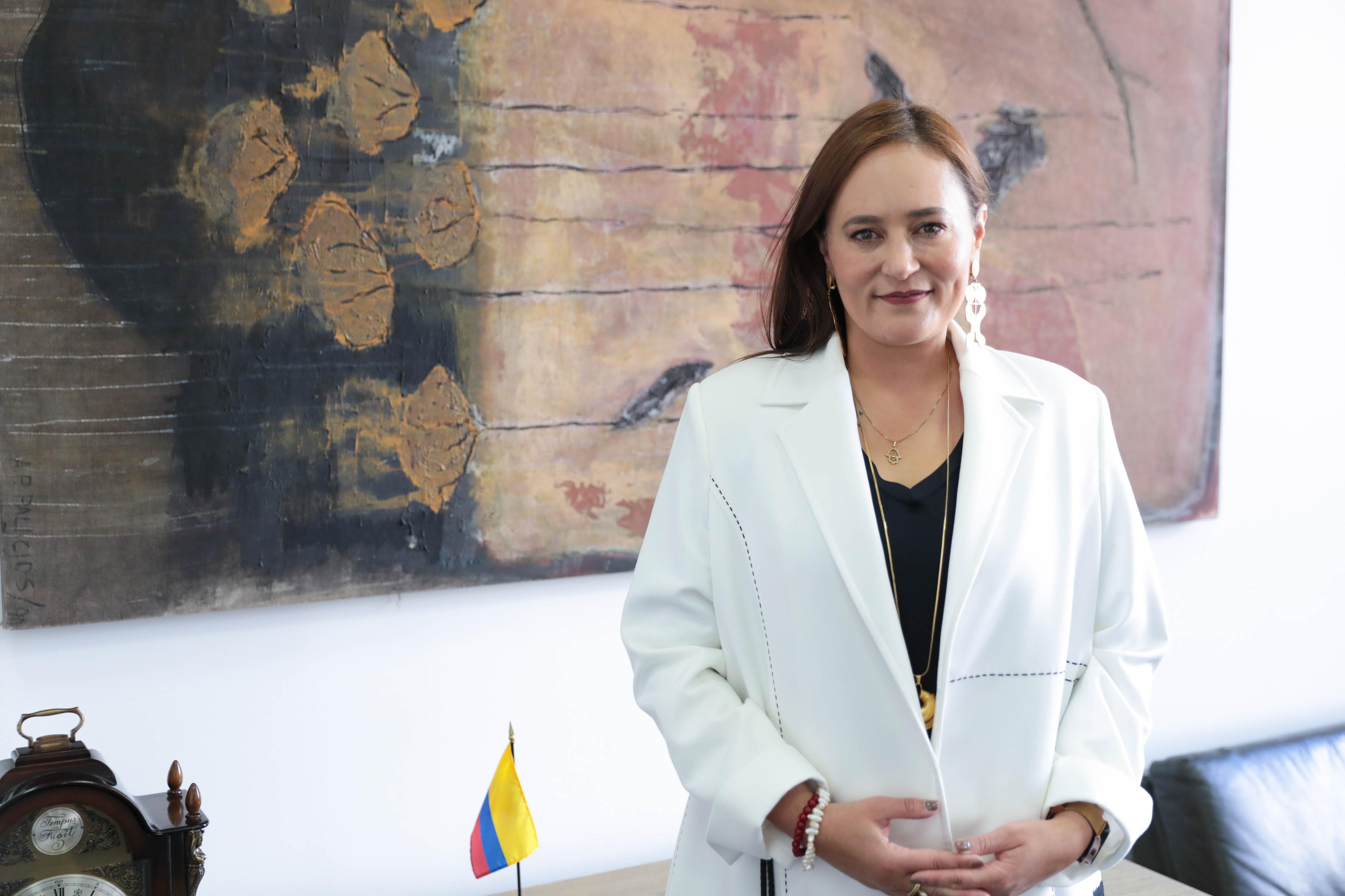 ¿Quién es Juanita Villaveces, la nueva viceministra técnica de Minhacienda?
