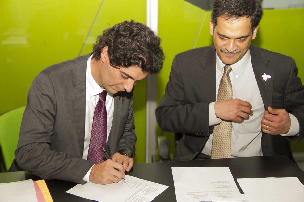 Colombia firmó alianza internacional para crecer en investigación, nanotecnología y salud