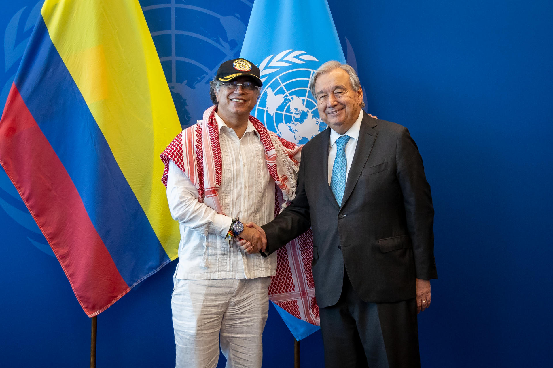 USA5036. NACIONES UNIDAS (ESTADOS UNIDOS), 26/09/2025.- Fotografía cedida por la ONU donde aparece su secretario general, António Guterres (d), saludando al presidente de Colombia, Gustavo Petro, durante una reunión en la sede del organismo internacional este viernes, en Nueva York (Estados Unidos). EFE/Laura Jarriel/ONU /SOLO USO EDITORIAL /NO VENTAS /SOLO DISPONIBLE PARA ILUSTRAR LA NOTICIA QUE ACOMPAÑA /CRÉDITO OBLIGATORIO