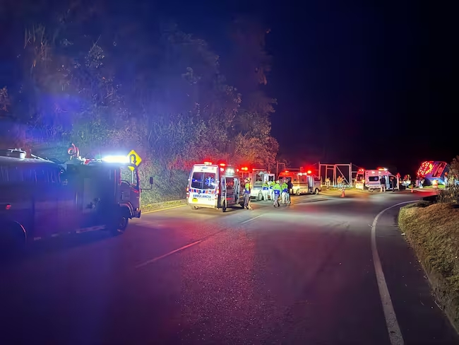 Accidente de un bus dejó 18 personas heridas en la vía Alto de la Línea