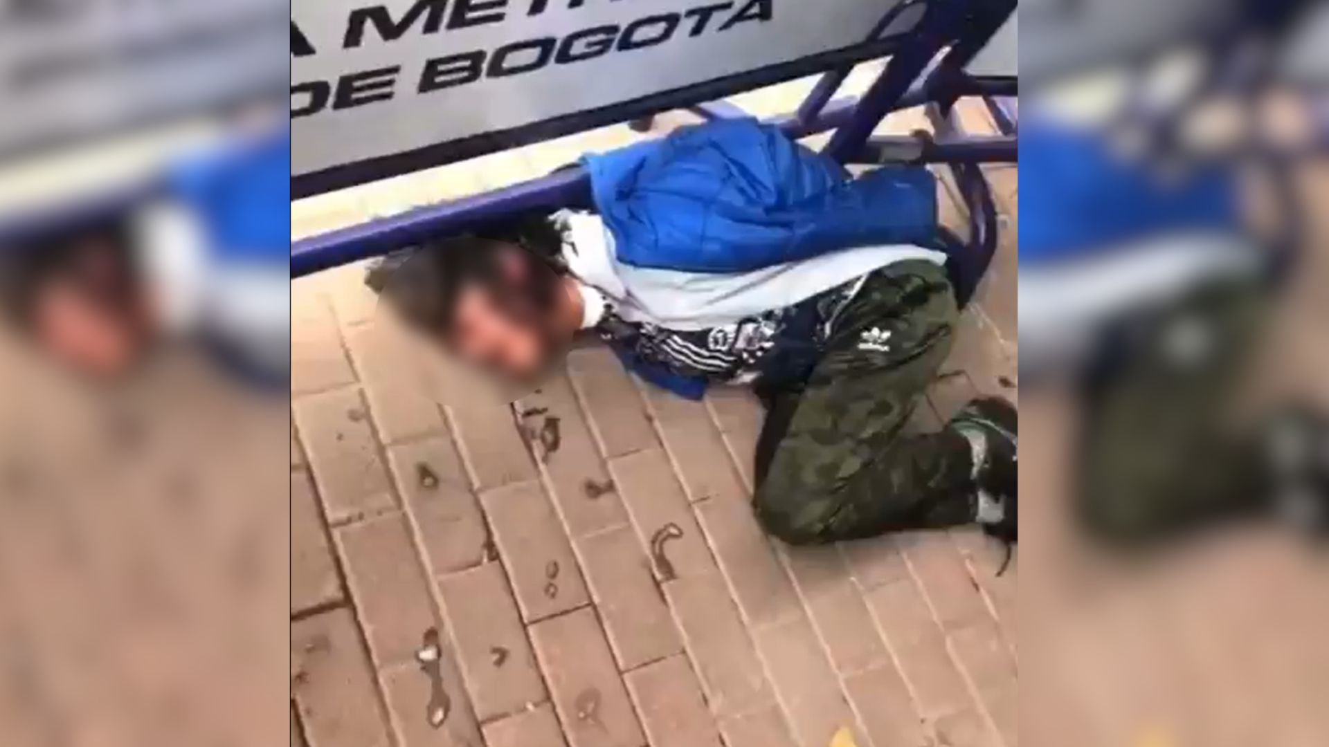 Investigan a policías por esposar a mujer durante horas frente a CAI de La Soledad