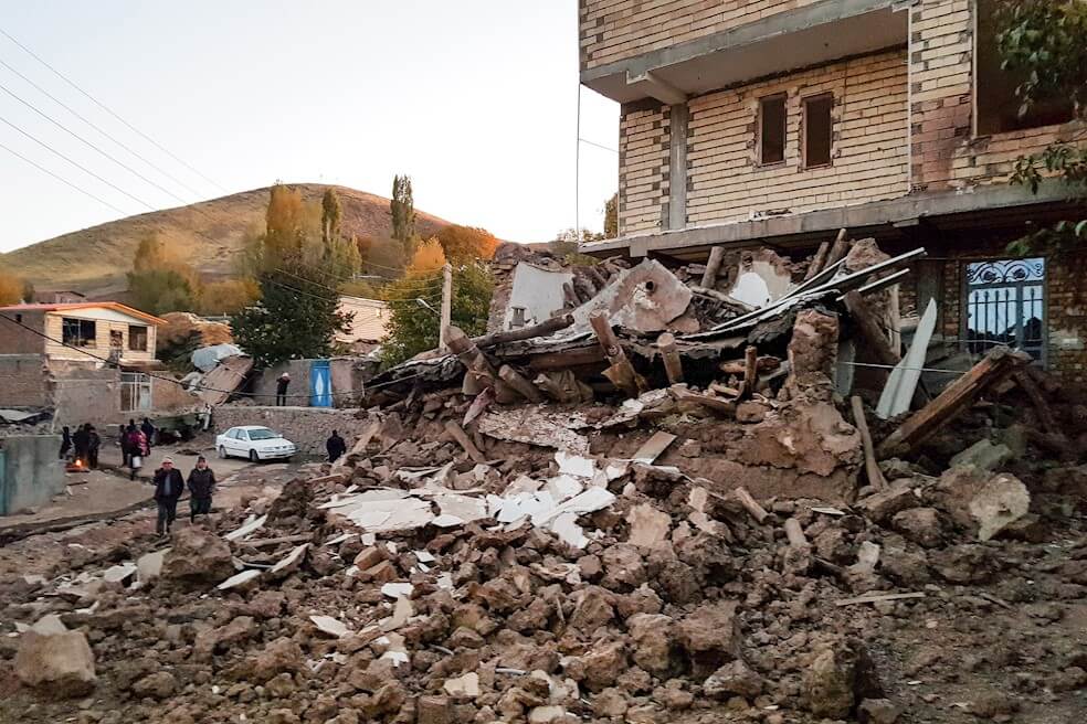 Terremoto en Irán deja al menos cinco muertos y 300 heridos