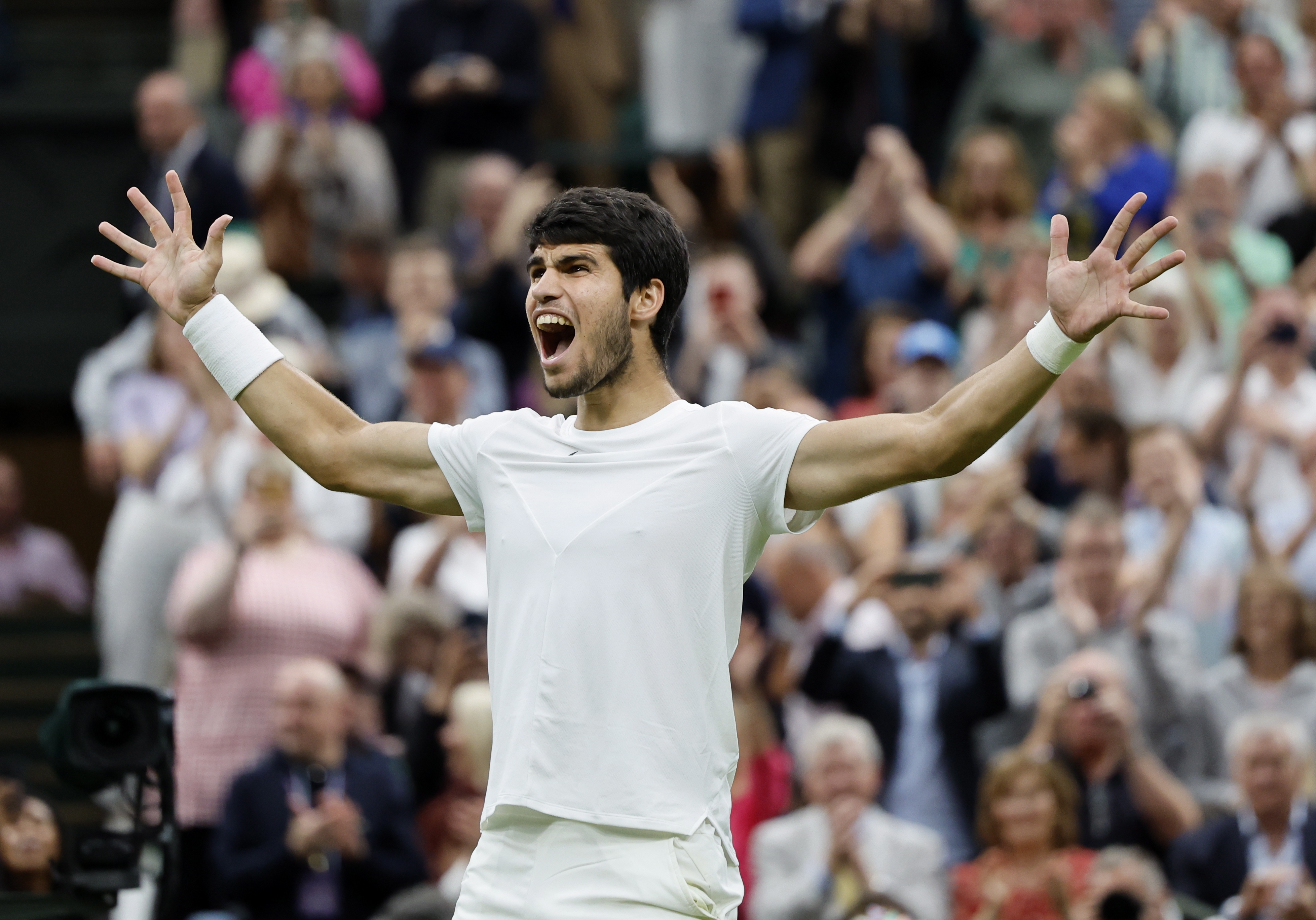 Alcaraz venció a Medvedev y enfrentará a Djokovic en la final de Wimbledon