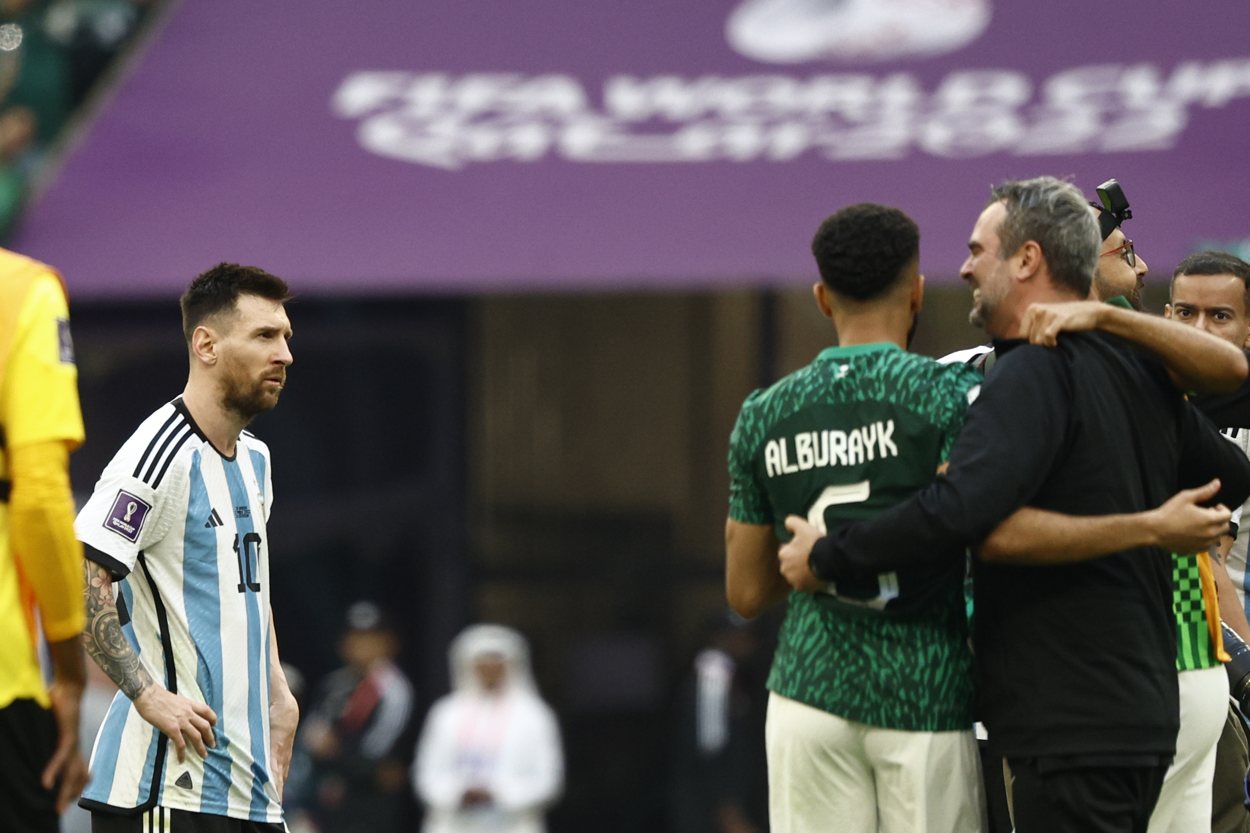 GR2008. LUSAIL (CATAR), 22/11/2022.- Lionel Messi de Argentina reacciona hoy, en un partido de la fase de grupos del Mundial de Fútbol Qatar 2022 entre Argentina y Arabia Saudita en el estadio de Lusail  (Catar). EFE/ Rodrigo Jiménez