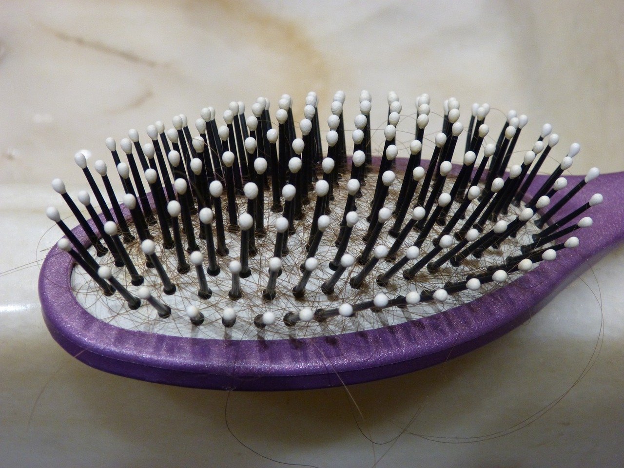 ¿El coronavirus y la caída del pelo tienen relación? Esto dicen personas expertas