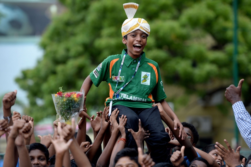 El niño indio de 12 años que alcanzó el título de gran maestro de ajedrez
