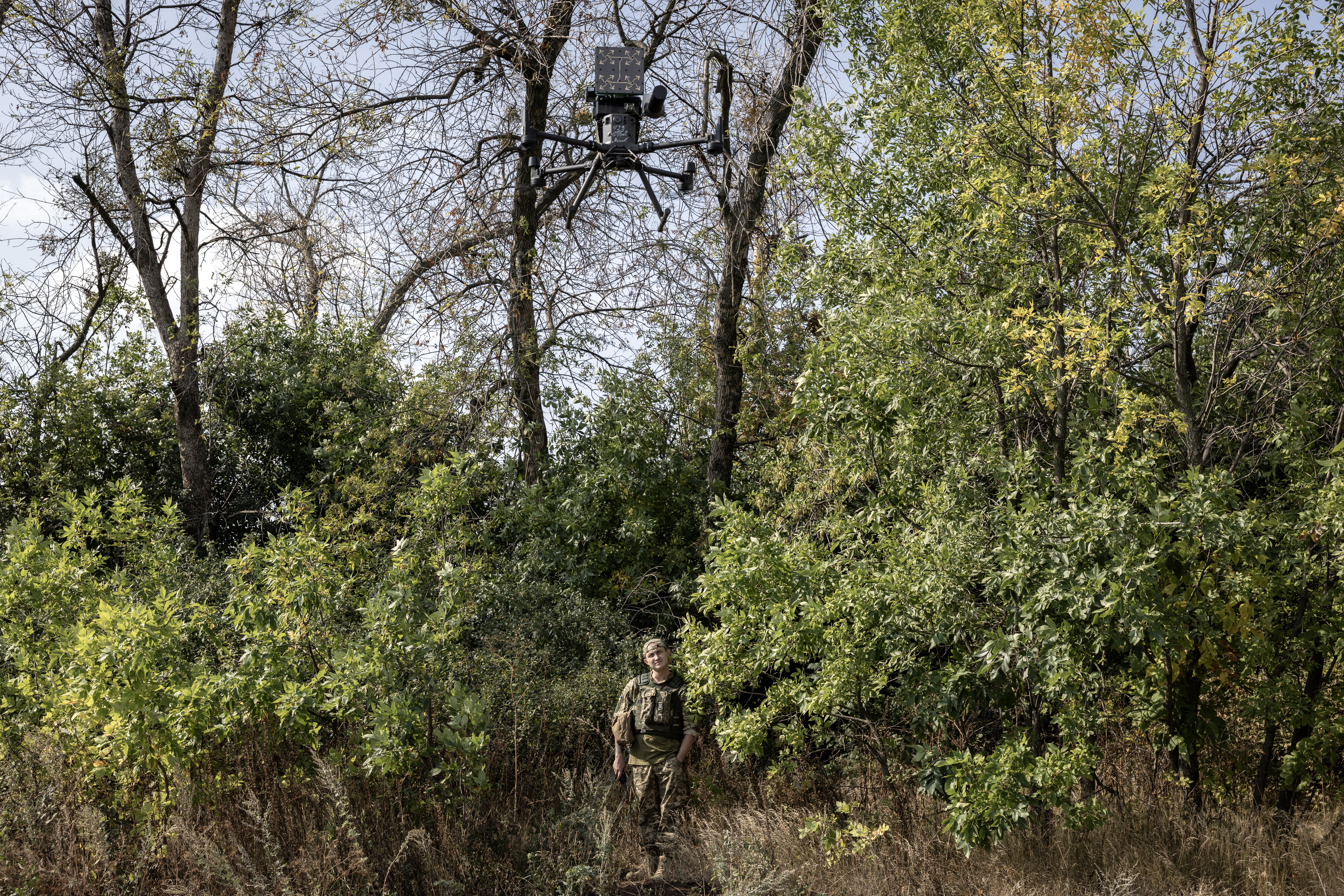 Hace tiempo que se teme que los drones armados deshumanicen la guerra al permitir que los soldados maten con solo hacer clic en un botón, lejos del campo de batalla.