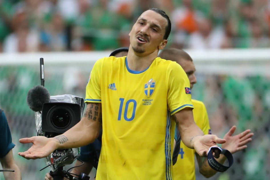 El delantero Zlatan Ibrahimovic no pudo hacer mucho para que su selección consiguiera la victoria. / AFP