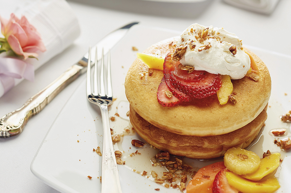 ¿Cómo hacer pancakes con frutas y yogur griego? Esta receta te encantará