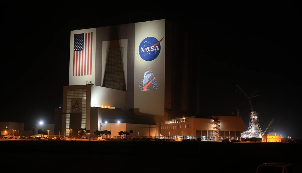 Visite el Kennedy Space Center Visitor Complex para conocer a fondo los detalles de Artemis II y descubrir cómo este fantástico proyecto llevará al hombre de regreso a la Luna.