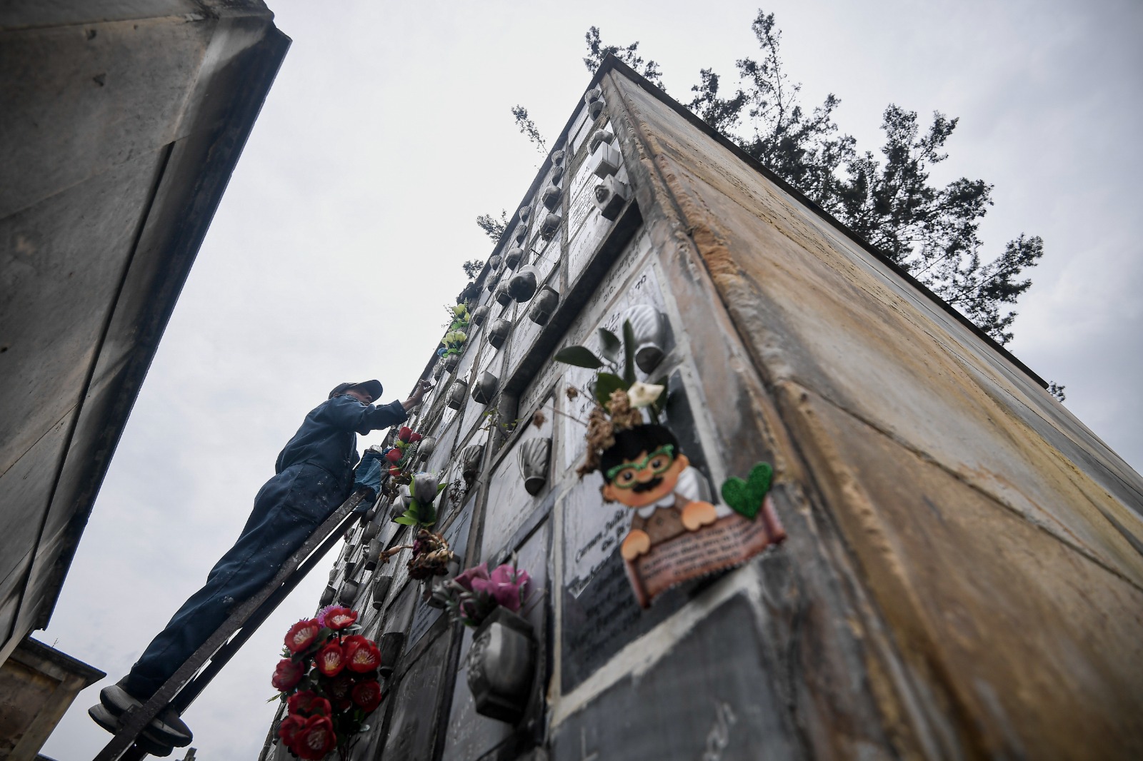 Hoy en día en el cementerio se pueden apreciar reformas en la fachada, mal estado en el interior de la elipse y masivos rituales en conmemoración de personajes que se encuentran en el lugar.