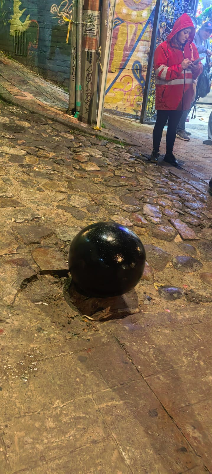 Avanzan obras en La Candelaria y nuevas estructuras llegan al espacio público.