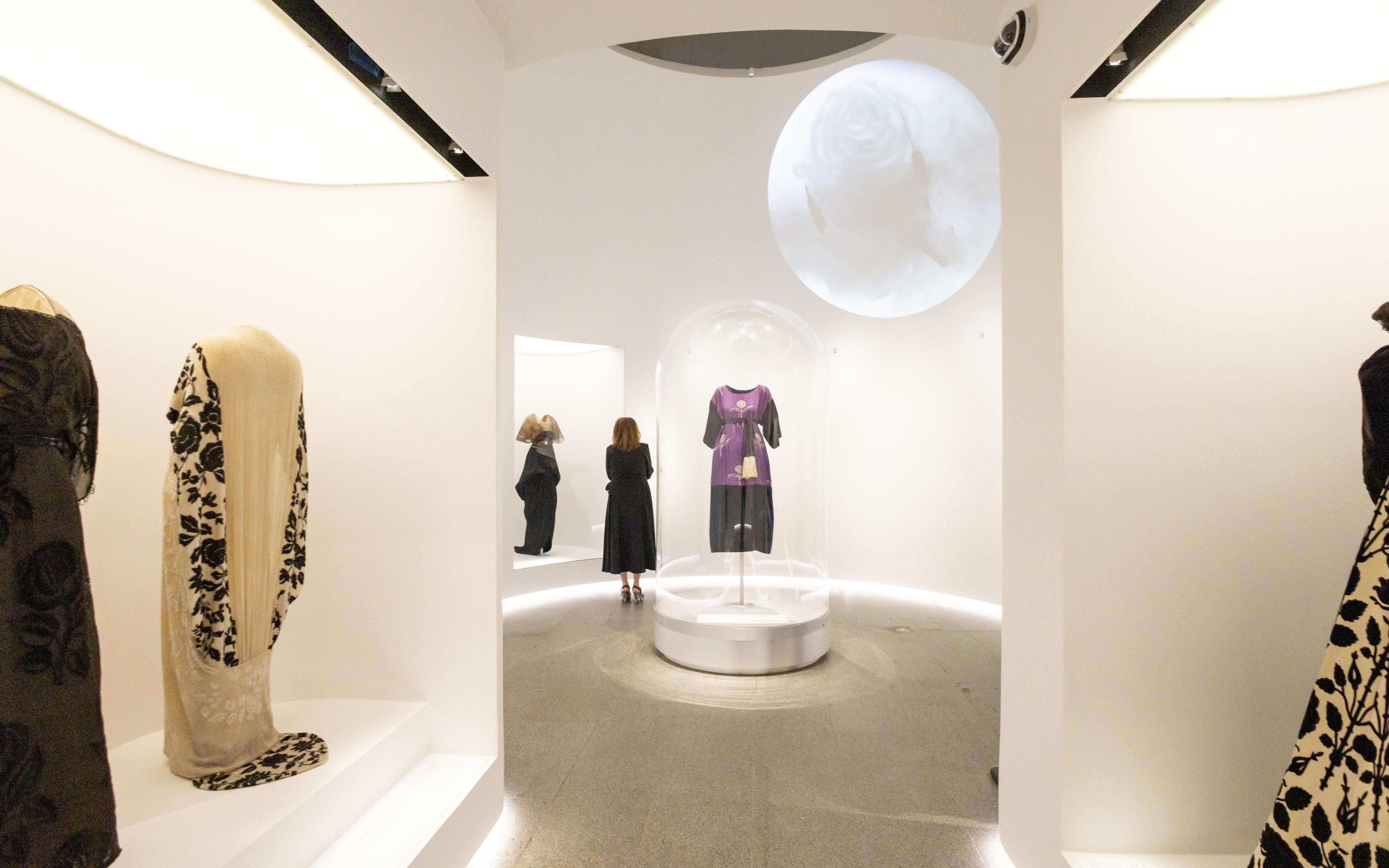 “Bellas durmientes”: la exposición del MET que ‘revive’ vestidos históricos