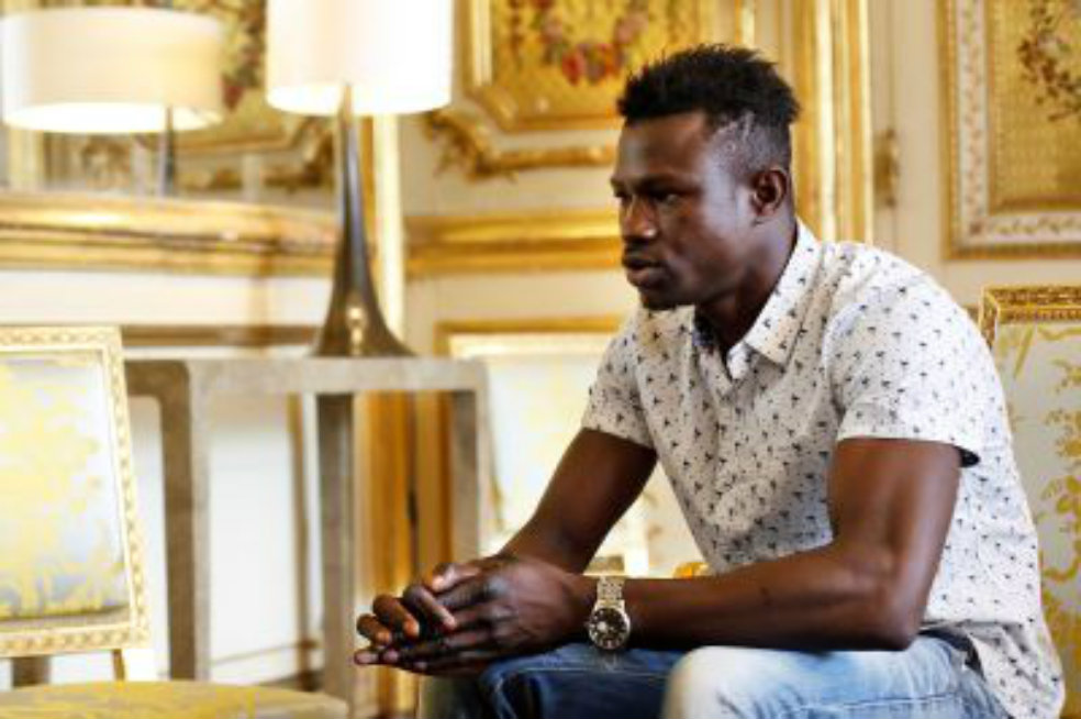 La historia del inmigrante ilegal que se convirtió en un héroe nacional en Francia