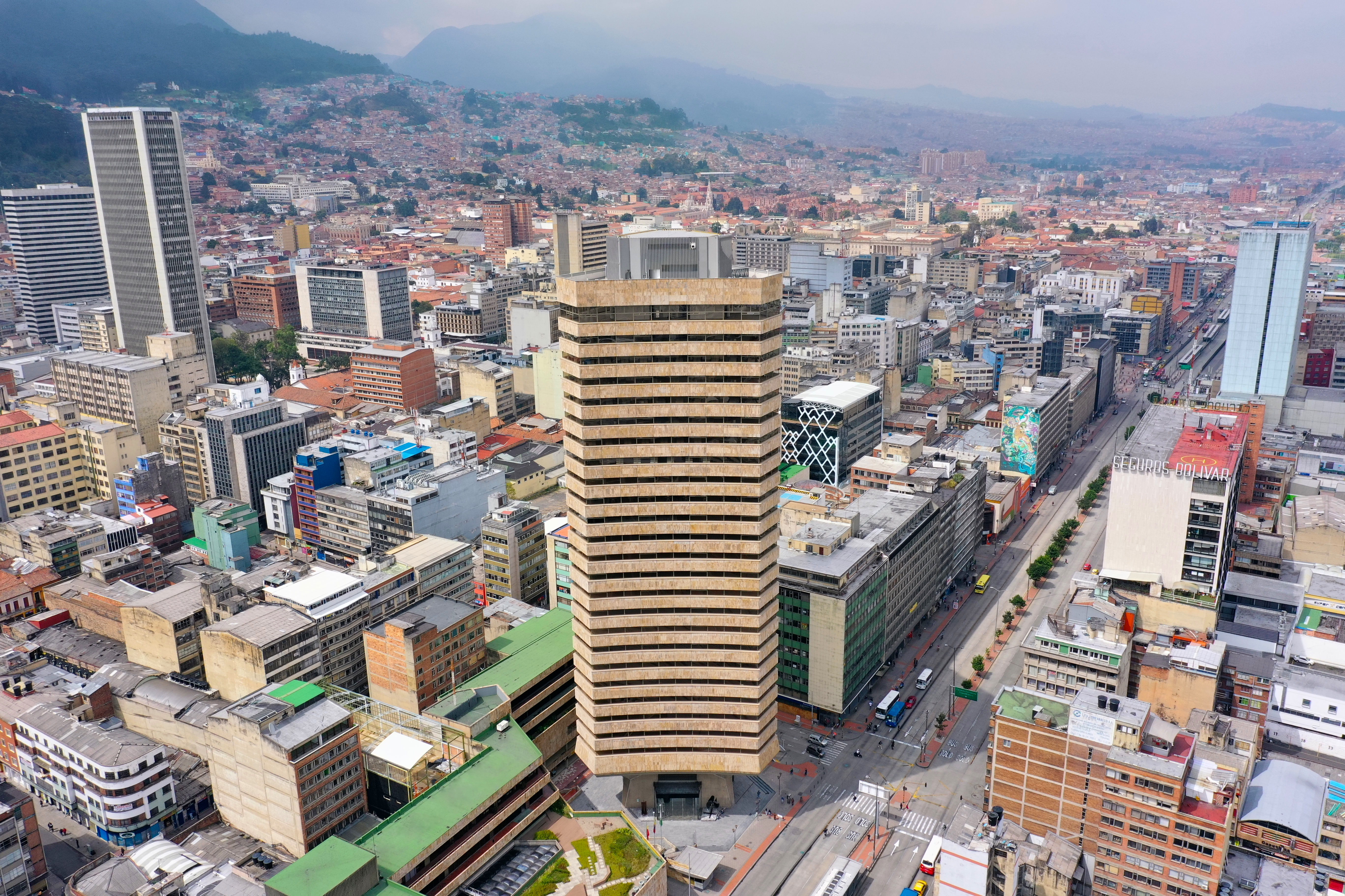La historia del empresario que renovó el icónico edificio Colseguros en el centro