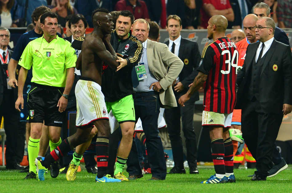 Balotelli fue suspendido por tres partidos por “injurias y amenazas”