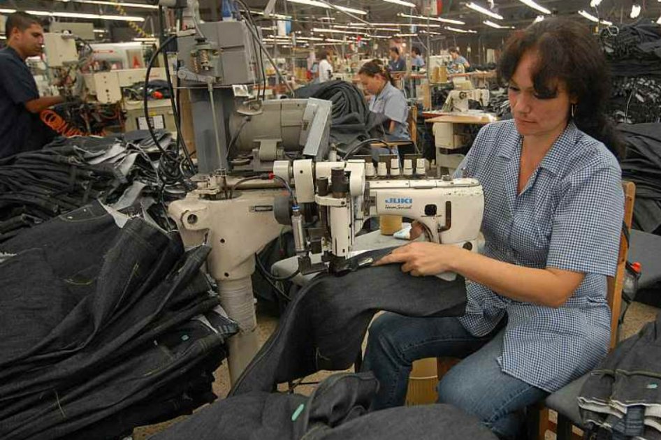 Producción industrial crece 4,8% y ventas minoristas también repuntan
