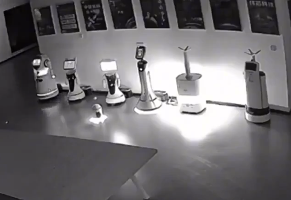 Cámara graba a robot con IA convenciendo a otros de abandonar el trabajo (video)