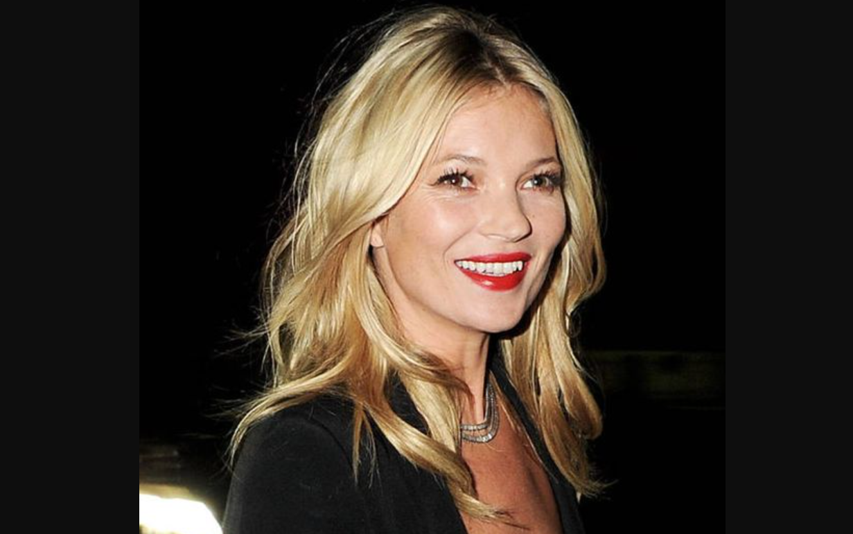 El labial rojo vuelve a ser un favorito durante la Semana de la Moda en París