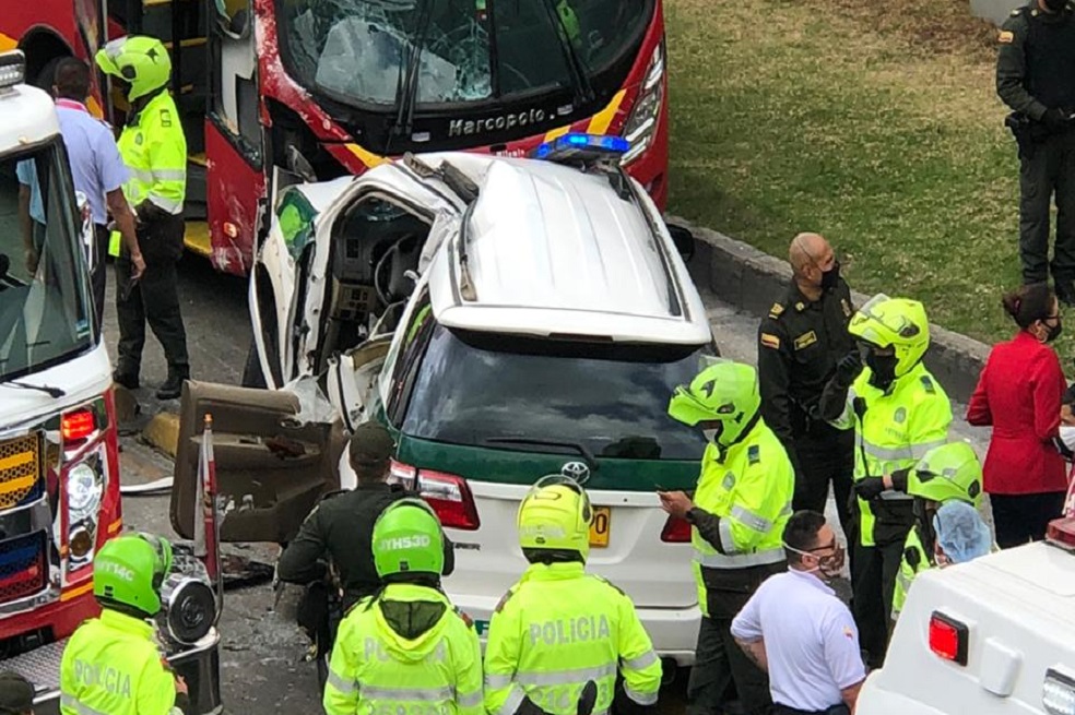 Cinco heridos dejó choque de patrulla de la Policía con bus de Transmilenio, en Bogotá