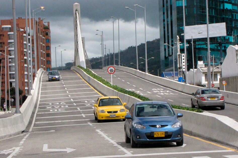 Ya está funcionando el puente vehicular de la carrera 11 con NQS