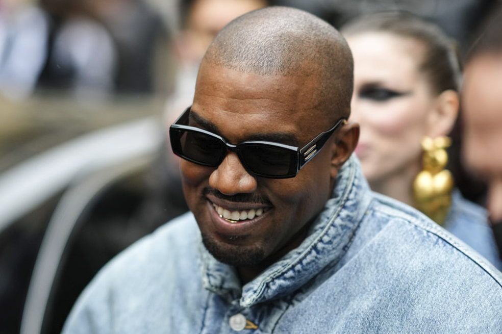 Kanye West quiere presentar ´Donda´ en Australia, pero debe cumplir las normas y demostrar que está vacunado.